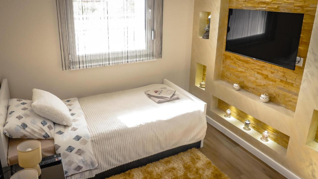 Apartment Delux 14 Subotica Buitenkant foto